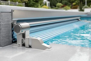 Volet roulant piscine : sécurité et thermique en 2026